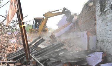 अवैध अतिक्रमण पर निगम की बेदखली कार्रवाई