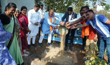 विधायक ललित चन्द्राकर ने ग्रामीणों को घरों में सोख्ता निर्माण के लिए किया प्रोत्साहित