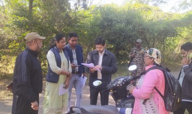 भिलाई नगर विधानसभा में विशेष गहन पुनरीक्षण का कलेक्टर श्री सिंह ने किया निरीक्षण