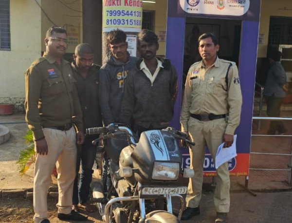 अहिवारा फाटक से चोरी हुई बाइक बरामद, नंदनी नगर पुलिस ने तीन आरोपियों को पकड़ा