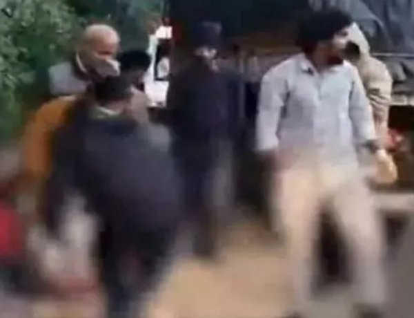 बस खाई में गिरी, 8 की मौत; कई यात्री घायल