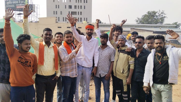 रोक के बावजूद चल रहा था डी मार्ट में निर्माण कार्य, हिन्दू युवा मंच के पदाधिकारियों ने किया प्रदर्शन