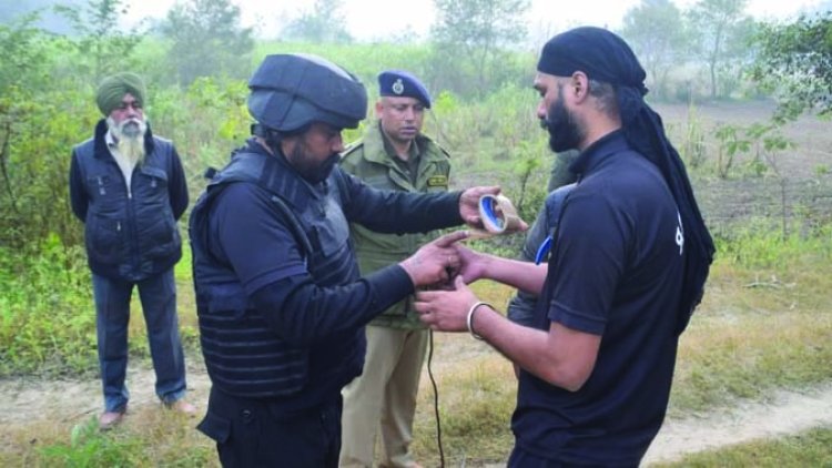 ग्रेनेड हमला करने वाले दो आतंकी मुठभेड़ के बाद गिरफ्तार