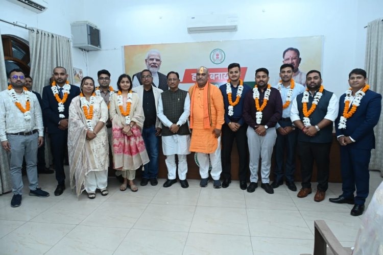 सीजी पीएससी टॉप-10 ने की मुख्यमंत्री से मुलाकात, पारदर्शी भर्ती के लिए जताया आभार