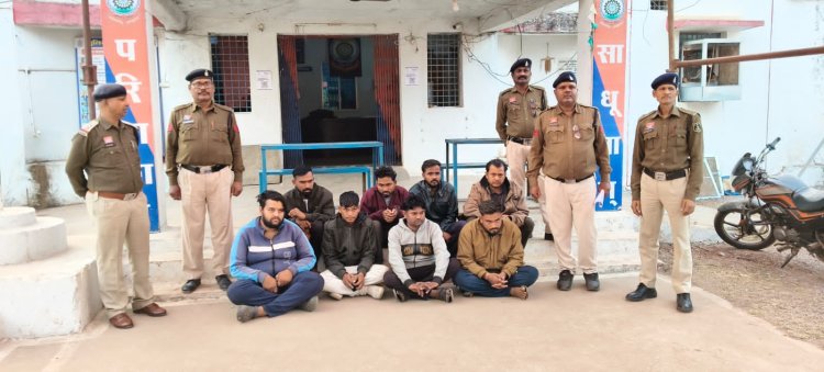 दुर्ग पुलिस की बड़ी कार्रवाई: ऑनलाइन सट्टा रैकेट का भंडाफोड़, 12 गिरफ्तार, लगभग 2 लाख रुपए व 15 नग मोबाइल जब्त