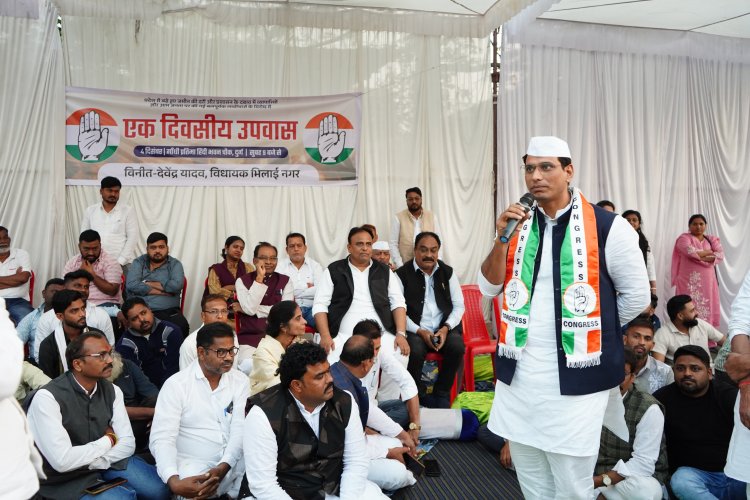 विधायक देवेन्द्र ने उपवास रखकर किया सरकार के नई गाइड लाइन का विरोध