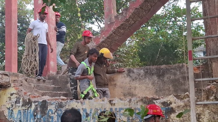 भिलाई सेक्टर 6 की जर्जर पानी टंकी में फंसे दो युवकों का रेस्क्यू, एक घायल, पुलिस और SDRF की सतर्कता से बची जान