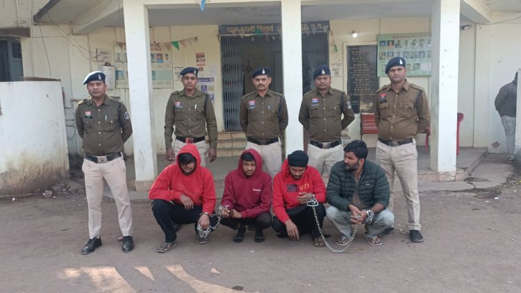 भिलाई में कार में सिन्थेटिक चिट्टा हिरोईन का नशा करते दो नाबालिग सहित 6 आरोपी चढ़े पुलिस के हत्थे, 9.87 लाख रुपए का सामान जब्त