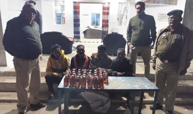 4 शराब कारोबारी गिरफ्तार, 89 पौवा और 11,250 नकद जब्त