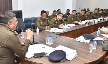 दुर्ग SSP ने ली समीक्षा बैठक: महिला कमांडो गठन, चाकूबाज और नशेड़ियों पर कार्रवाई के निर्देश