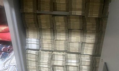 नेता के घर ED की रेड, अलमारी से मिले नोटों के बंडल