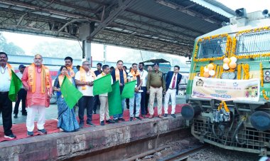 दुर्ग से अयोध्या के लिए विशेष ट्रेन रवाना, विधायक ललित चंद्राकर ने दिखाई हरी झंडी