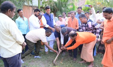 वार्ड 46 में विकास कार्यों की सौगात, डामरीकरण, बोर खनन व पाइपलाइन विस्तार कार्यों का विधायक देवेंद्र यादव ने किया भूमिपूजन