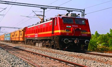 ट्रेन में यात्रियों से अवैध वसूली: सुपरफास्ट के जनरल कोच से 4 किन्नर गिरफ्तार