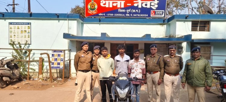 नेवई में 2.25 लाख की चोरी का खुलासा, तीन आरोपी गिरफ्तार