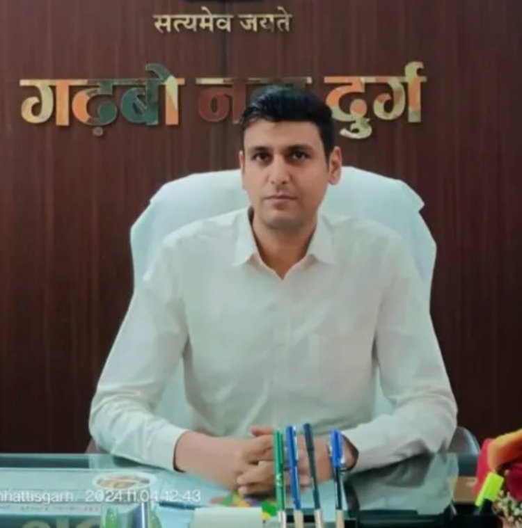 दुर्ग निगम कमिश्नर पर निजी काम कराने के आरोप, कर्मचारी की याचिका पर हाईकोर्ट ने कार्रवाई पर लगाई रोक