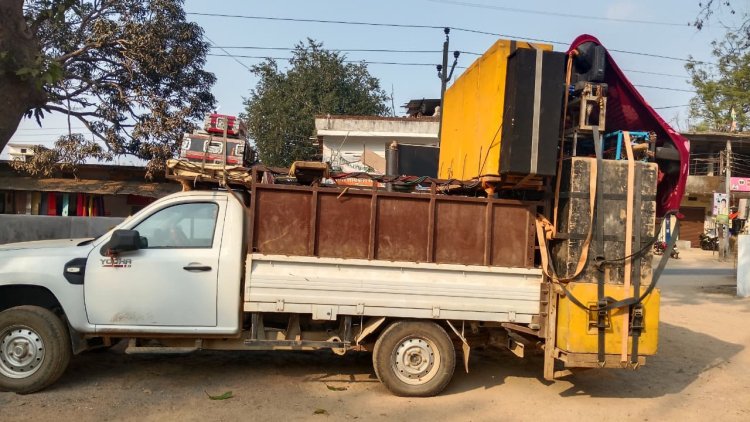 भोर तक तेज डीजे बजाना पड़ा भारी, पुलिस ने पीकअप वाहन सहित डीजे सामग्री की जब्त