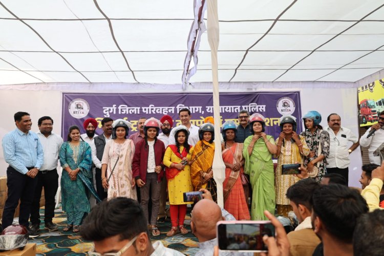 स्व. बीरा सिंह के सपनों को आगे बढ़ा रहे इंद्रजीत सिंह, 500 हेलमेट वितरित, 50 से अधिक ने किया रक्तदान