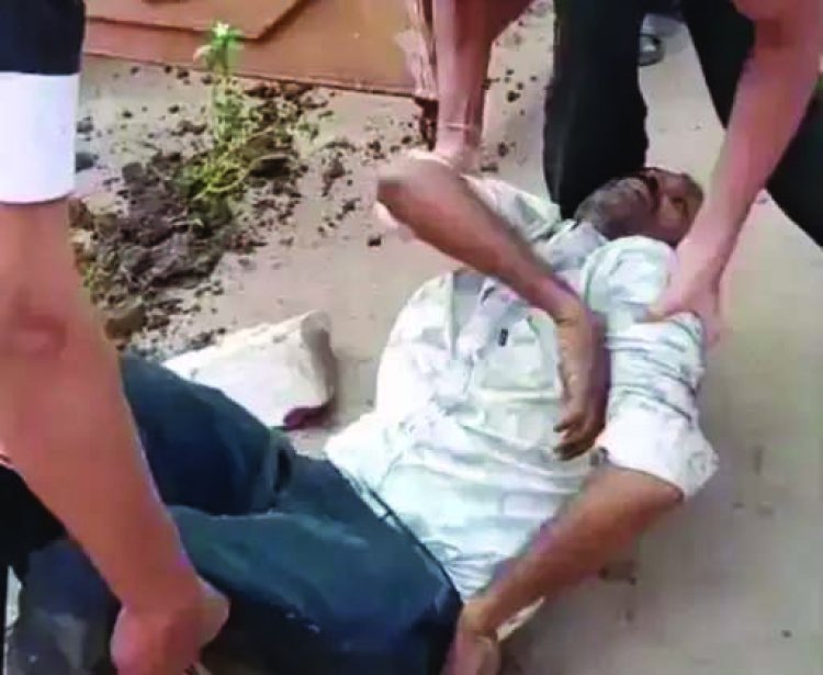 दूसरी मंजिल में पलंग चढ़ाते समय हादसा, छज्जा गिरने से एक की मौत, 3 घायल