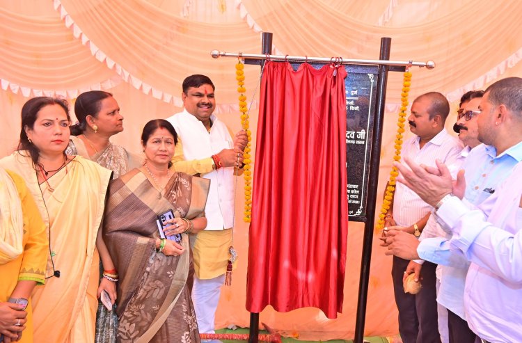 मंत्री गजेन्द्र यादव ने किया इंदिरा मार्केट में बीटी रिनिवल कार्य का भूमिपूजन, दुर्ग शहर की सड़कों को मिलेगी मजबूती