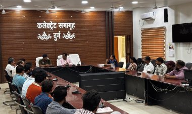 दुर्ग में सख्ती: नो हेलमेट, नो पेट्रोल आदेश लागू करने प्रशासन की बैठक, पेट्रोल पंप संचालकों को स्पष्ट निर्देश