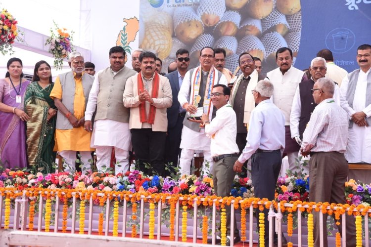 कुम्हारी किसान मेले में शिवराज का संदेश: परंपरागत खेती के साथ नई तकनीक अपनाएं