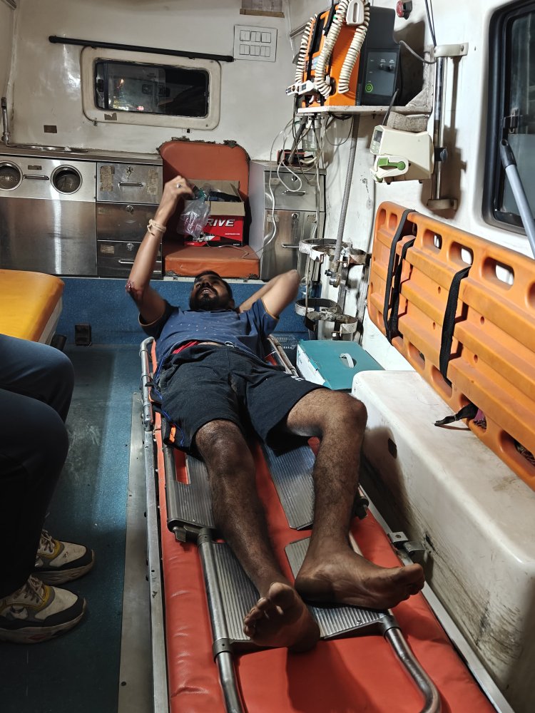 ओवरब्रिज से रेलवे ट्रैक पर कूदा भिलाई निगम का सफाई कर्मी, डायल-112 टीम ने बचाई जान