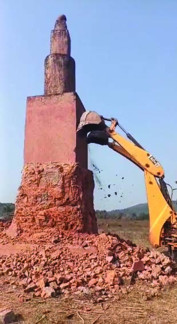 अबूझमाड़ में सुरक्षा बलों की बड़ी कार्रवाई, फरसगांव का नक्सली स्मारक जमींदोज