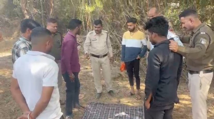 सुपेला में रेलवे पटरी किनारे जुआ खेलते 6 गिरफ्तार, ₹4,590 नगद जब्त