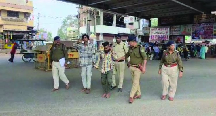 भेड़ एवं नगदी की झपटमारी करने वाले दो आरोपी गिरफ्तार, एक फरार,  पुलिस ने निकाला जुलूस