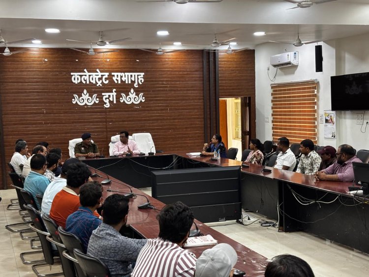 दुर्ग में सख्ती: नो हेलमेट, नो पेट्रोल आदेश लागू करने प्रशासन की बैठक, पेट्रोल पंप संचालकों को स्पष्ट निर्देश