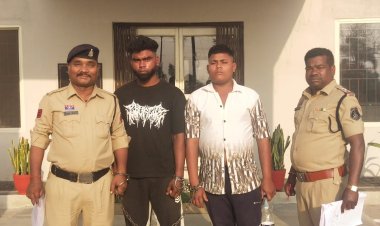 धारदार हथियार लेकर लोगों को डराने वाले दो युवक गिरफ्तार