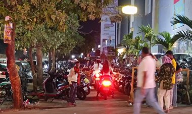 सूर्या मॉल के पास अवैध पार्किंग पर पुलिस की कार्रवाई, 19 वाहनों के चालान, ठेकेदार पर केस दर्ज