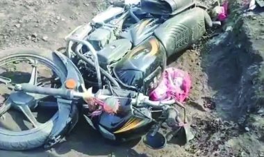फाटक पर बारूद लदे वाहन की चपेट में आए बाइक सवार की मौत