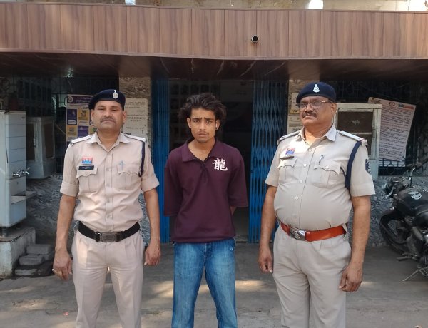 होली पर सुपेला में दहशत फैलाने की कोशिश, धारदार हथियार लहराता युवक गिरफ्तार