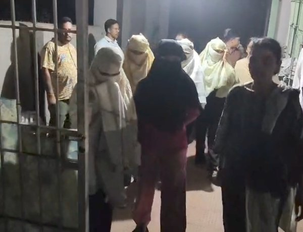 भिलाई Breaking : नेहरू नगर के इस मकान में देह व्यापार का भंडाफोड़, संचालिका और ग्राहक गिरफ्तार, 8 महिलाएं भी पकड़ी गई