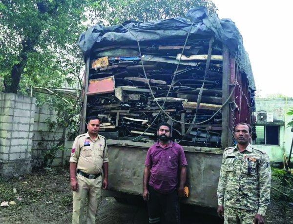 अवैध कबाड़ परिवहन पर पुलिस की बड़ी कार्रवाई, 88 टन स्क्रैप जब्त