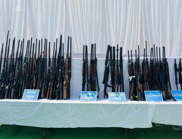 नारायणपुर में बड़ी कामयाबी: 1 लाख का इनामी माओवादी सरेंडर, भारी हथियार बरामद