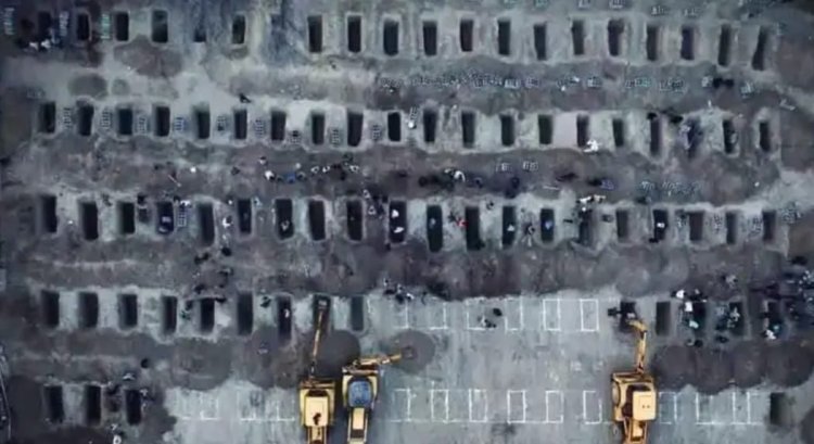 स्कूल पर मिसाइल हमले से 165 बच्चियों की मौत, एक साथ उठे सभी का जनाजा