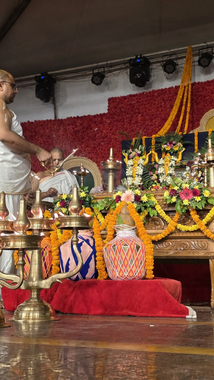 हरे कृष्ण मंदिर में मनाई गई गौरा पूर्णिमा और होली महोत्सव, भक्तों ने फूलों और रंगों के साथ मनाया उत्सव