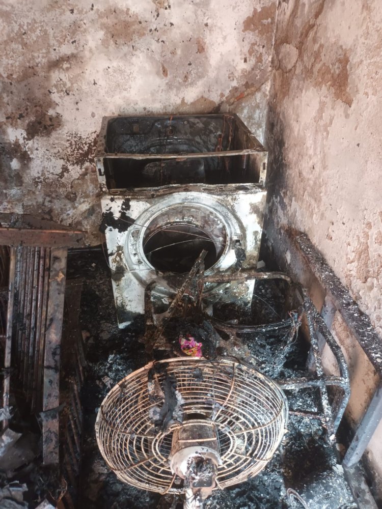 दुर्ग के बोरसी में मकान में लगी आग, दमकल टीम ने दो सिलेंडर निकालकर टाला बड़ा हादसा