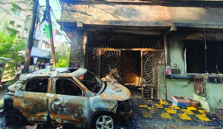 चार्जिंग के दौरान इलेक्ट्रिक कार में आग, सिलेंडर ब्लास्ट से 6 की मौत, 3 गंभीर