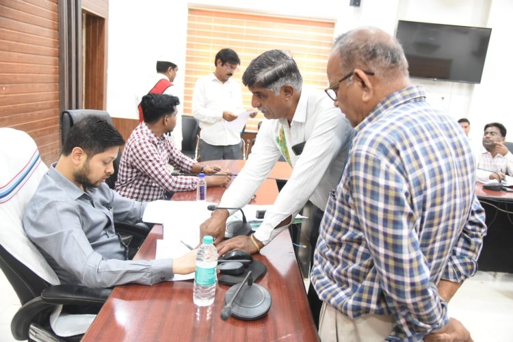 सुंदर विहार कॉलोनी में सीवरेज समस्या से लोग परेशान, सड़क पर बह रहा गंदा पानी