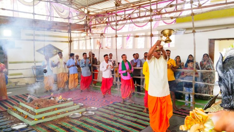 निकुम में दुर्गा महायज्ञ का दूसरा दिन: पूर्णाहुति में उमड़ी श्रद्धा, संत श्री माता जी ने बताया हवन का महत्व