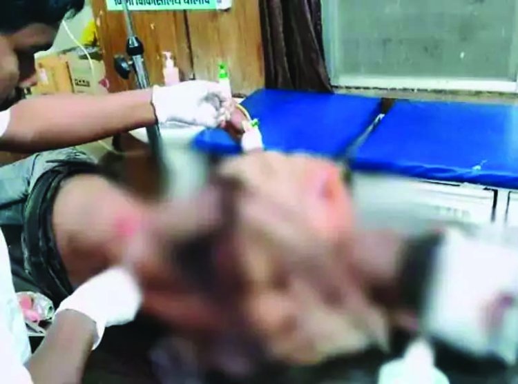 शराब लेने गए युवकों पर हमला: लूट के विरोध में चाकूबाजी, एक की हालत नाजुक