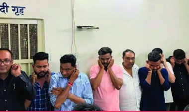 कंस्ट्रक्शन ऑफिस में जुआ फड़, 9 जुआरी गिरफ्तार, लकदी सहित 45 लाख से ज्यादा का सामान जब्त