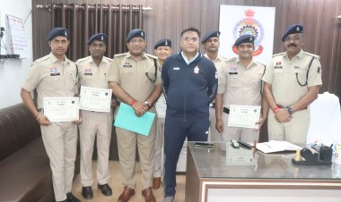 भिलाई में झपटमारी का आरोपी चंद मिनटों में गिरफ्तार, पुलिस टीम को SP ने किया सम्मानित