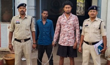 धारदार हथियार लहराकर आतंक फैलाने वाला युवक पुलिस की गिरफ्त में