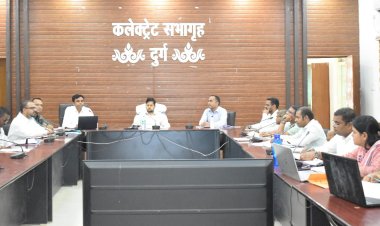 कलेक्टर ने अपूर्ण कार्यों का भौतिक सत्यापन कर शीघ्र पूर्ण करने के निर्देश