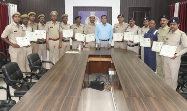 अग्निकांड में साहस दिखाने वाले फायर व होमगार्ड कर्मियों का सम्मान